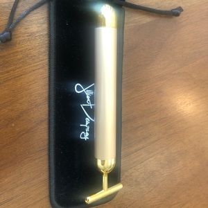 Jilian Dempsey gold bar skin tool